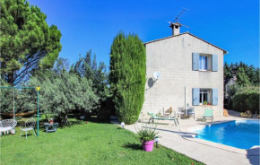 Beautiful home in Montfavet with Outdoor swimming pool and 3 Bedrooms